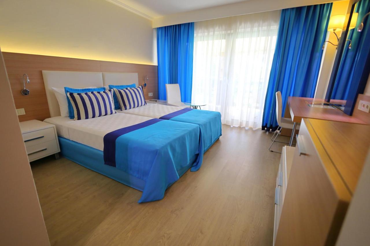 Aqi Pegasos World 4* Side