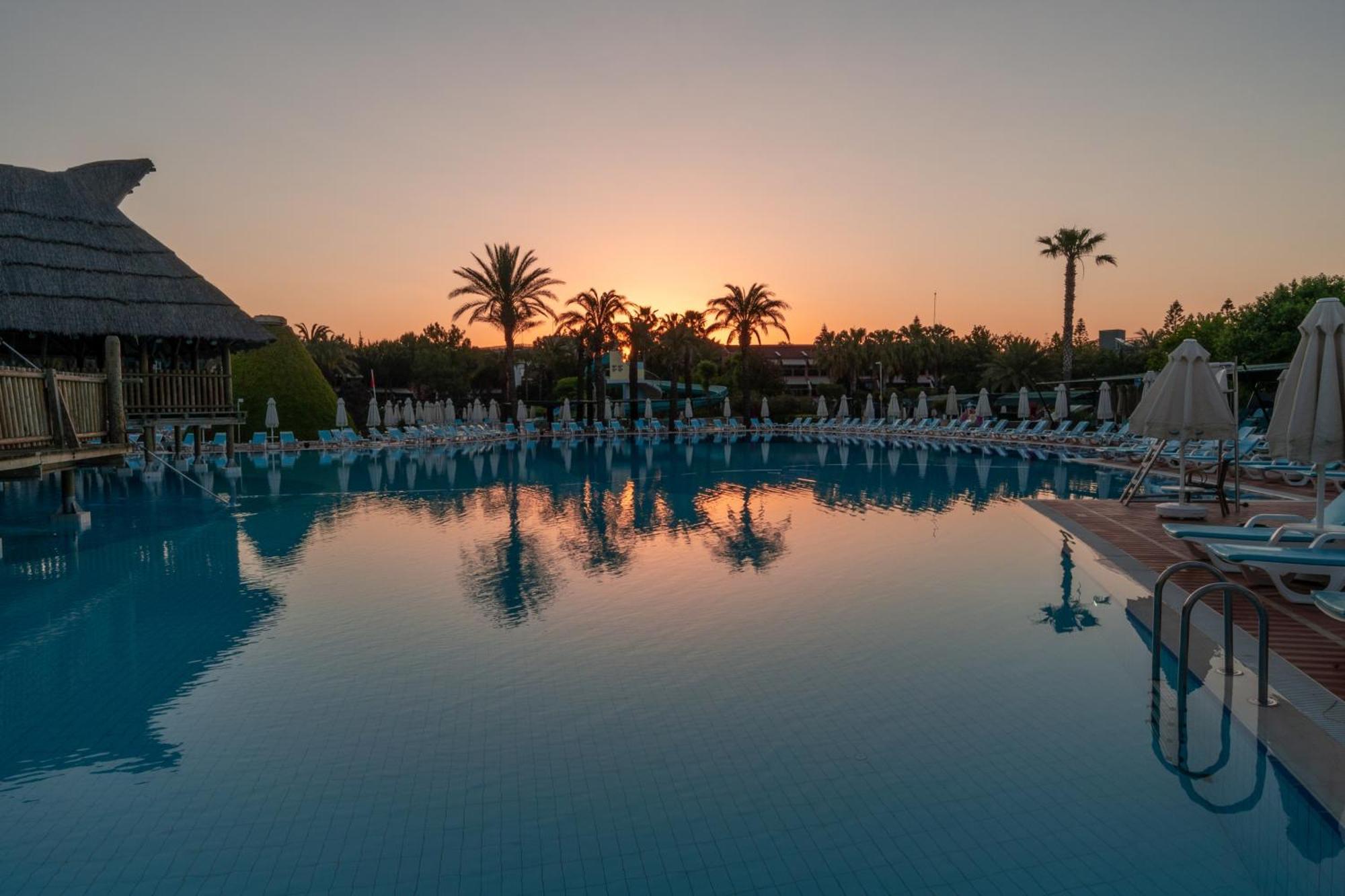 Aqi Pegasos World Otel Side